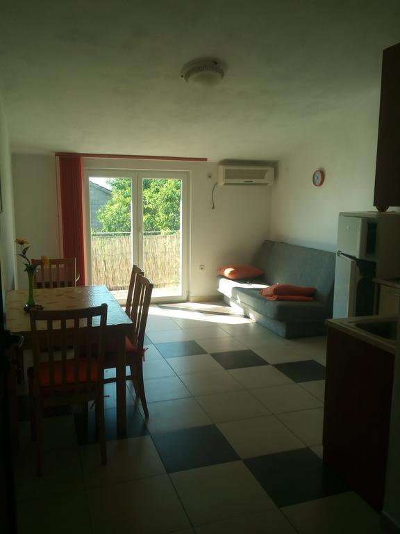 Apartmani Kapitanovic Biograd Na Moru Eksteriør billede