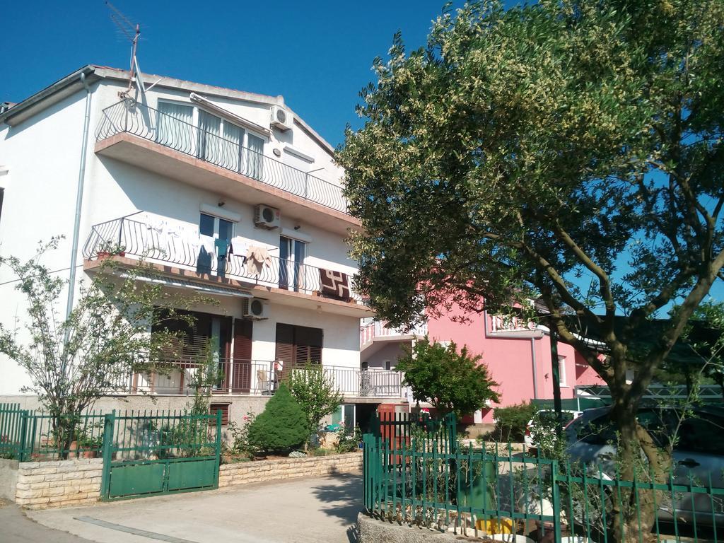 Apartmani Kapitanovic Biograd Na Moru Eksteriør billede